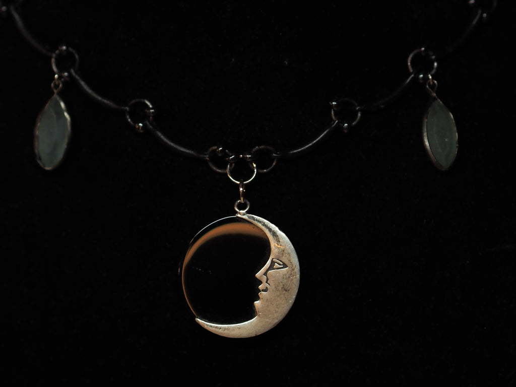 Lune Pensive
