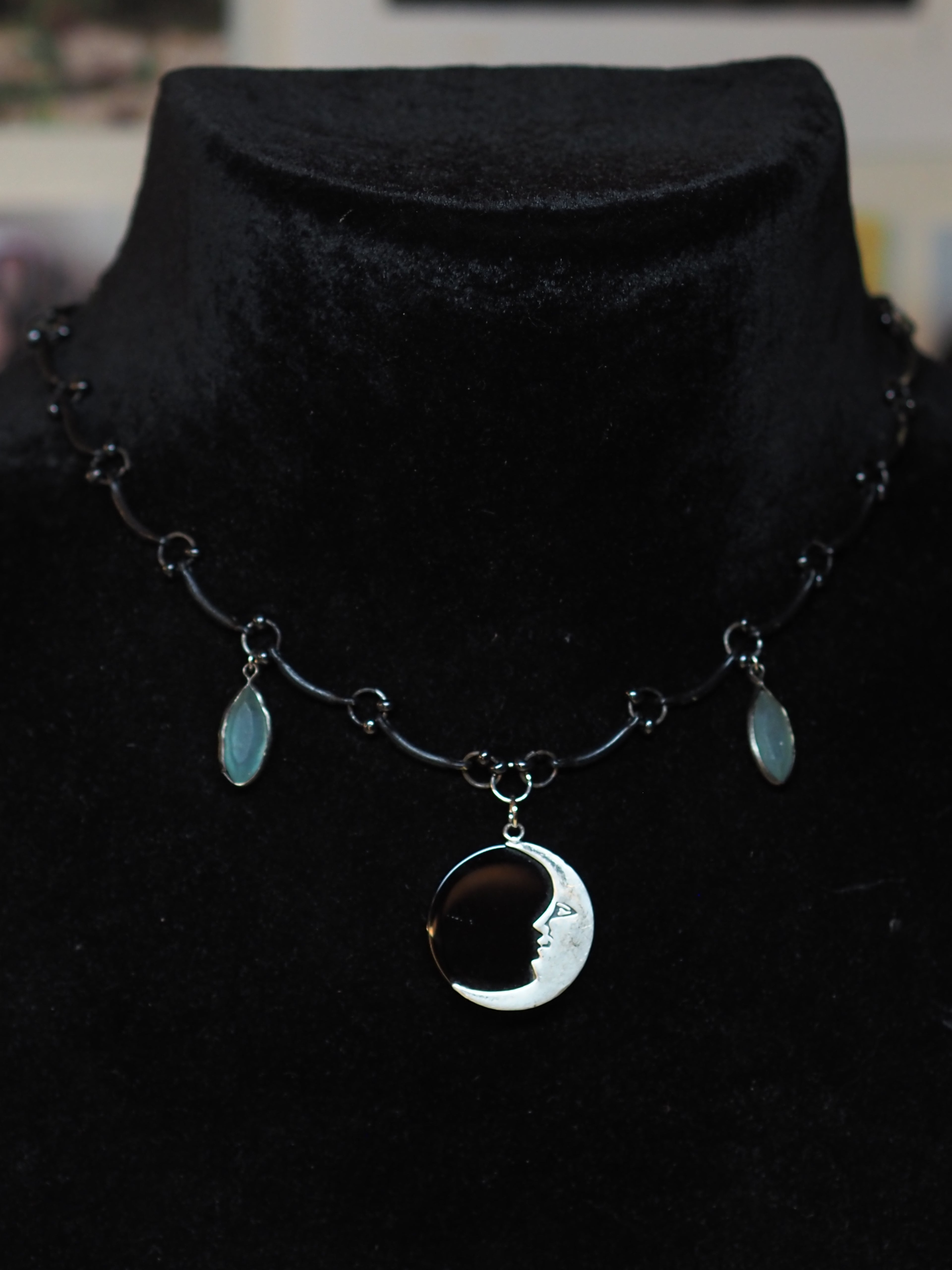 Lune Pensive
